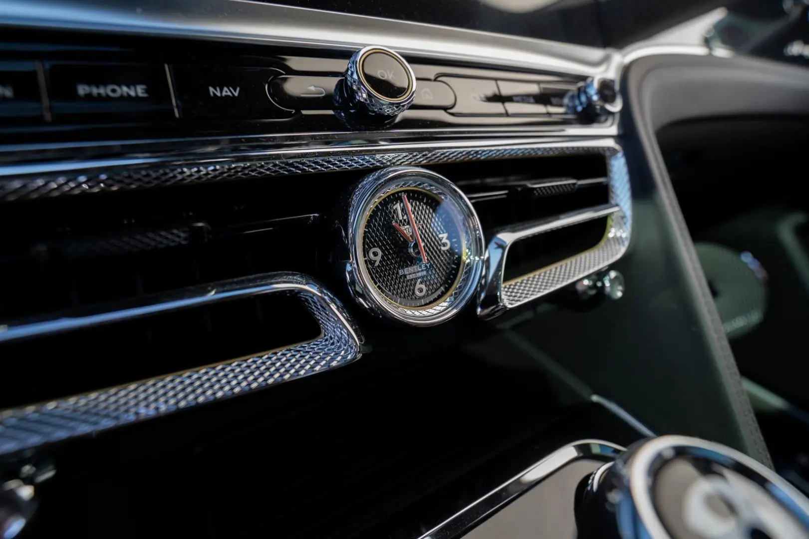 Flying Spur Azure V8  Naim  Rotating Display