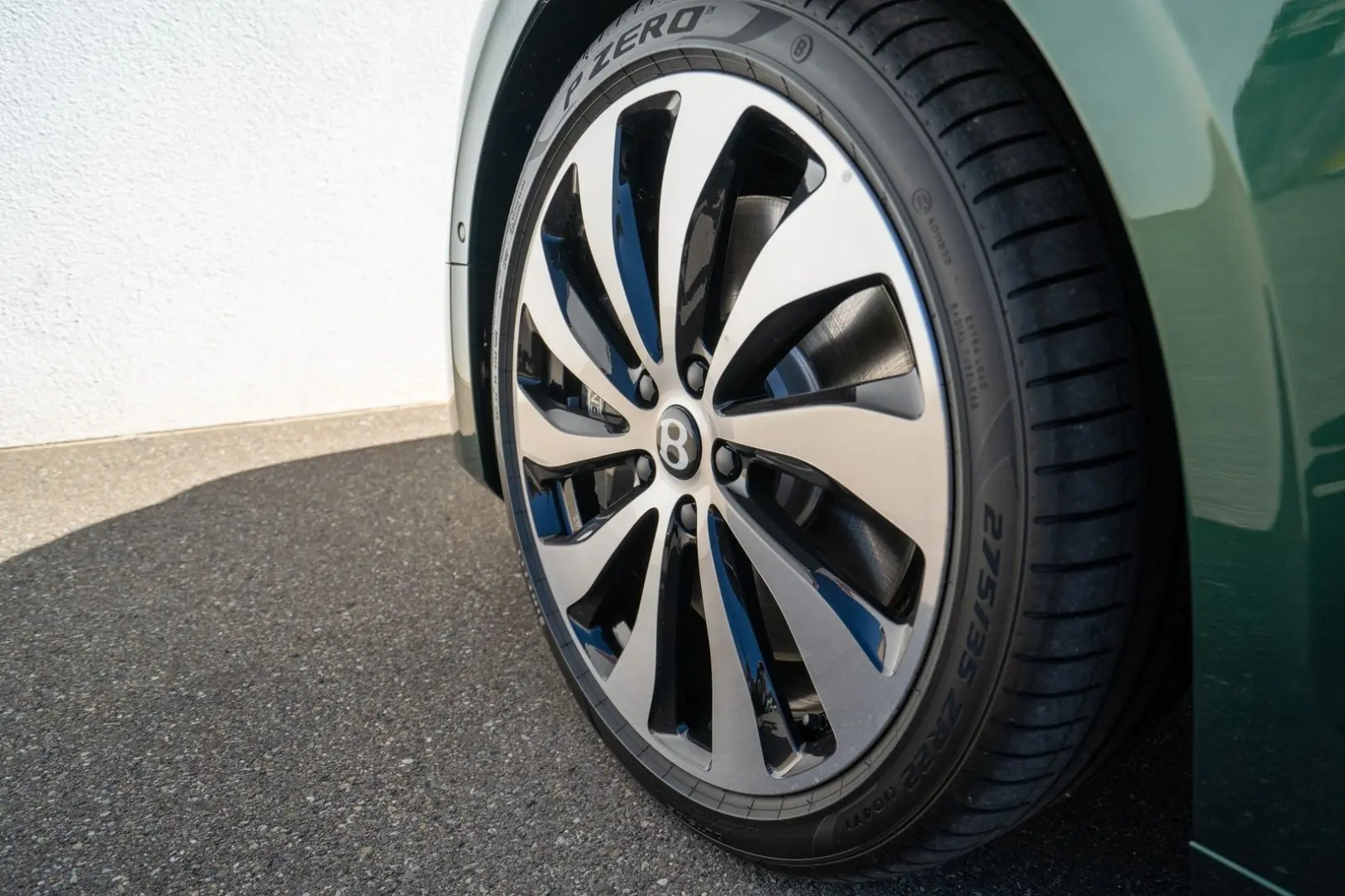 Flying Spur Azure V8  Naim  Rotating Display