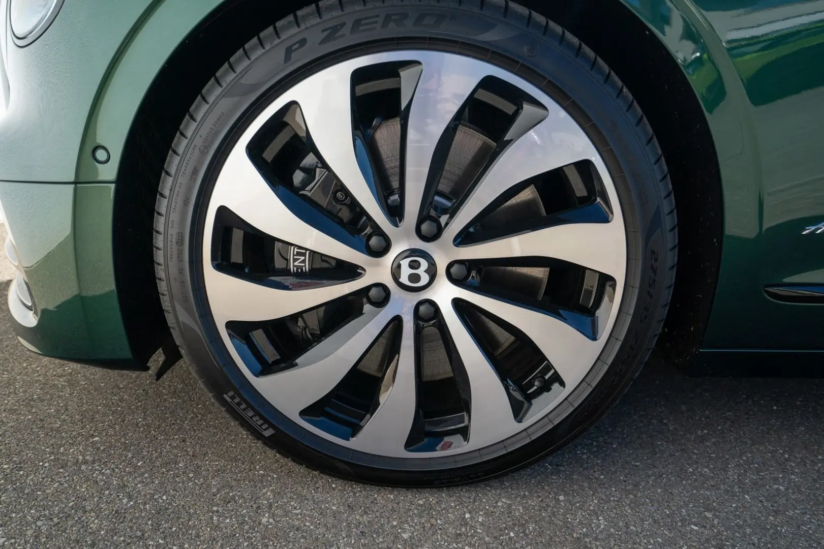 Flying Spur Azure V8  Naim  Rotating Display