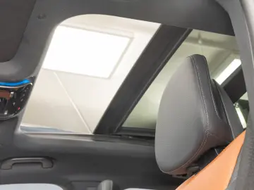 GLC 300 e 4M AMG DIG.LIGHT Pano AHK Distro 360