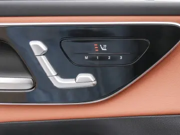 GLC 300 4MATIC Coupé  AMG LED NAVI KEYL PANO AHK