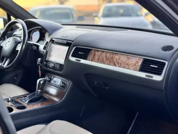 Volkswagen Touareg – Automat – 2011