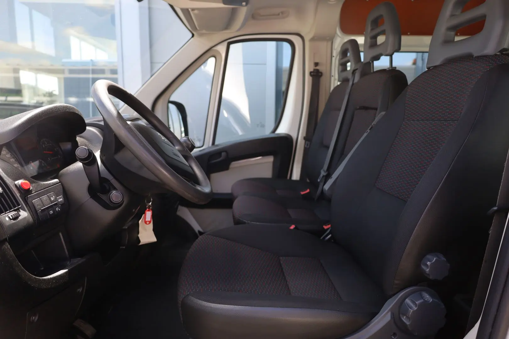 Peugeot Boxer 2.0 130 HP L2H2 cu 7 locuri