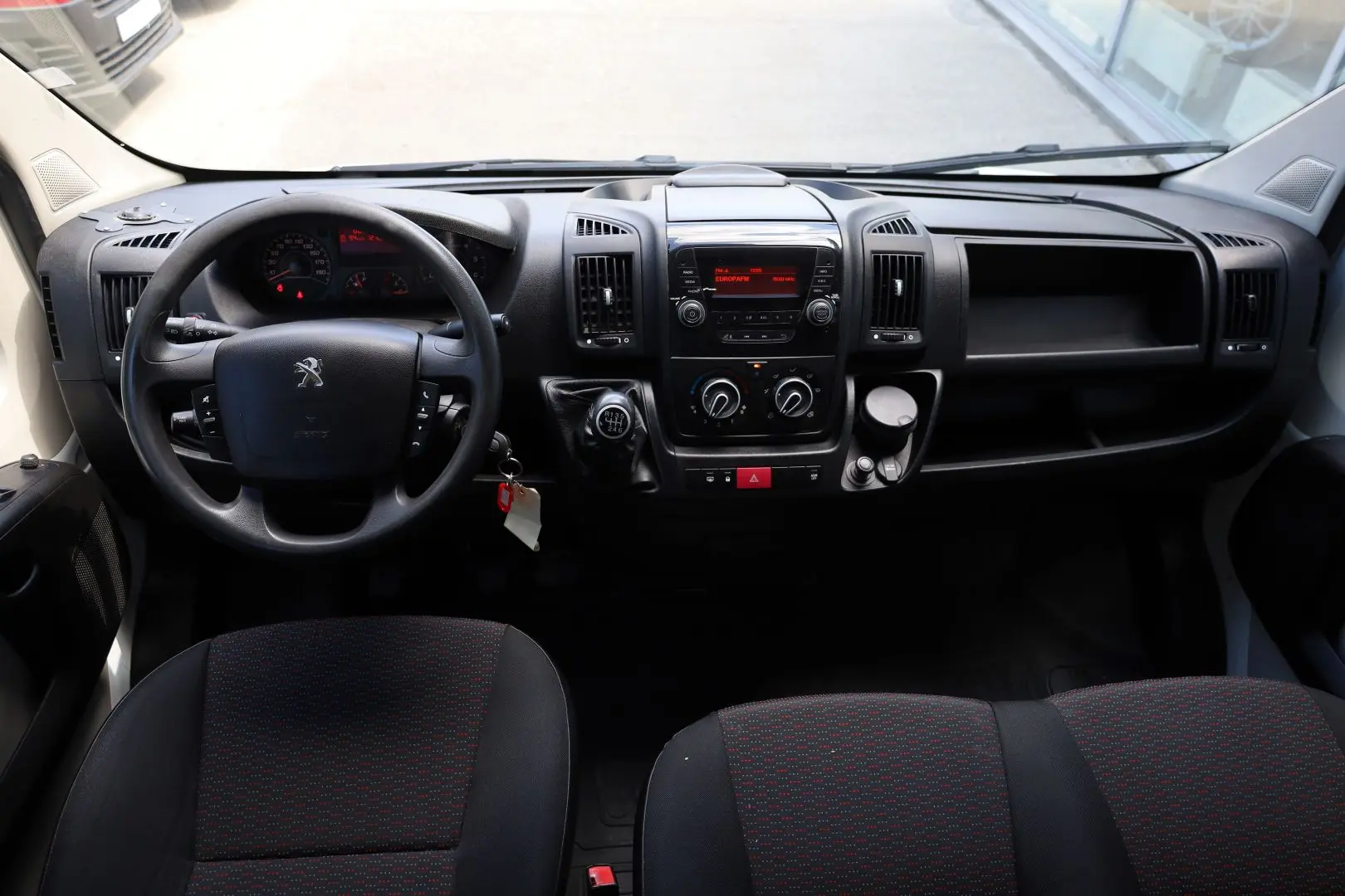 Peugeot Boxer 2.0 130 HP L2H2 cu 7 locuri