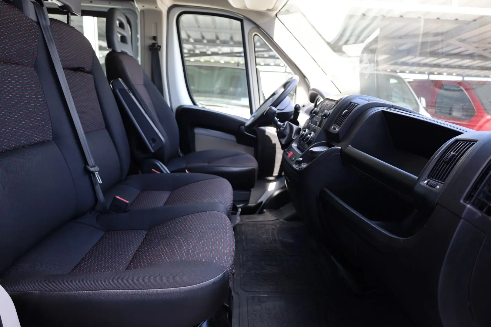 Peugeot Boxer 2.0 130 HP L2H2 cu 7 locuri