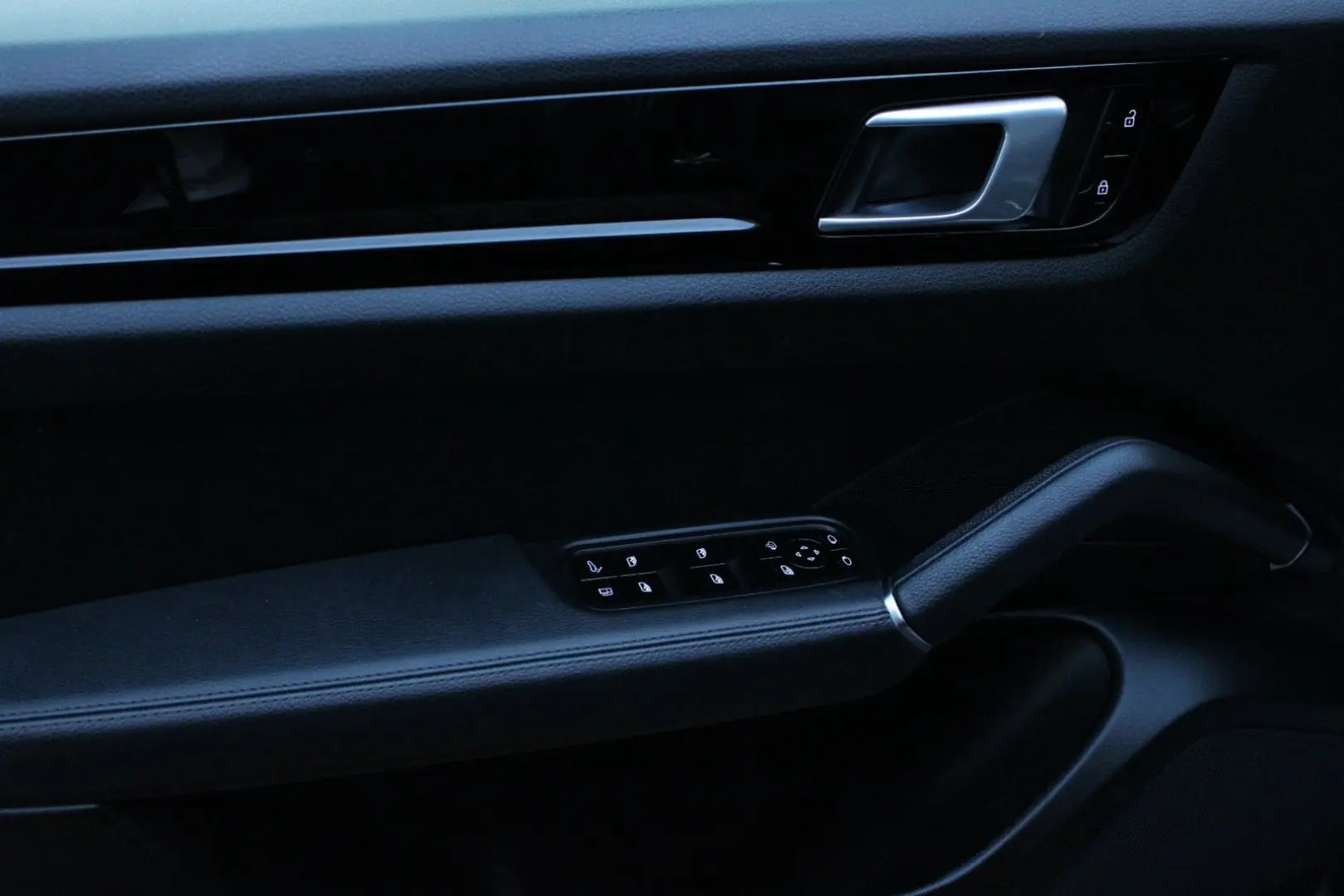 Cayenne Coupe E-Hybrid Panorama  AHK