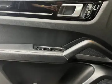 Cayenne Coupe E-Hybrid Panorama  AHK