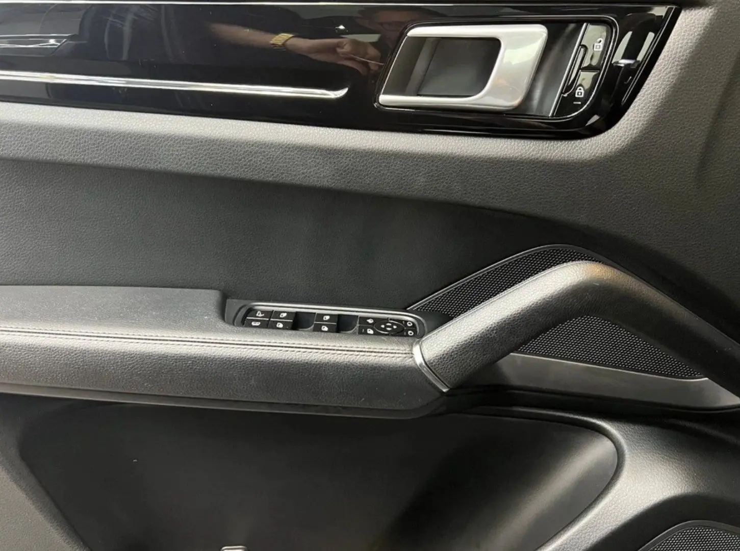 Cayenne Coupe E-Hybrid Panorama  AHK