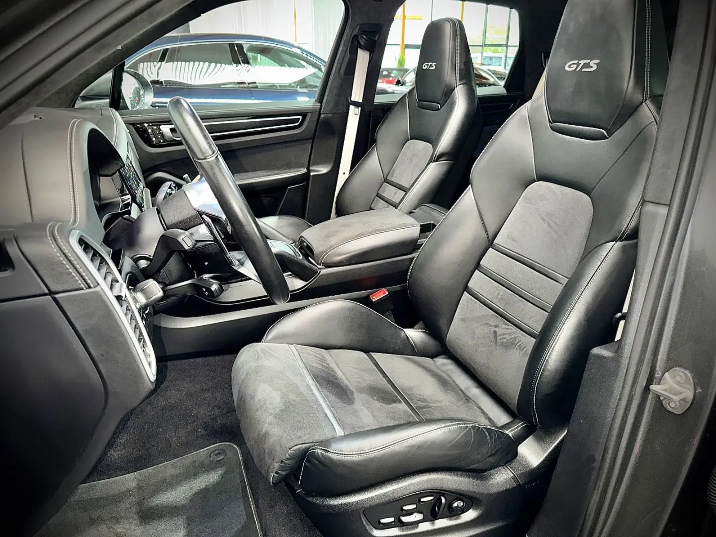 Cayenne GTS 05.2027 APPROVED Matrix-LED Navi