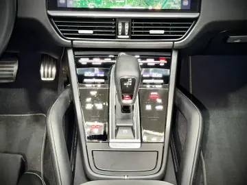 Cayenne GTS 05.2027 APPROVED Matrix-LED Navi