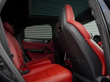 Cayenne Coupé 3.0   Pano   18-Voudig   NL Auto