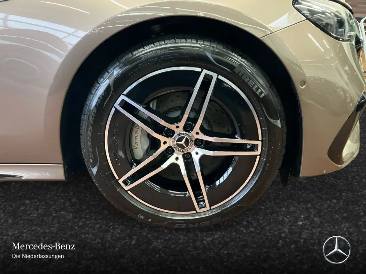 E 300 e AMG Advanced AHK NIGHT DISTR KEY 19  LED