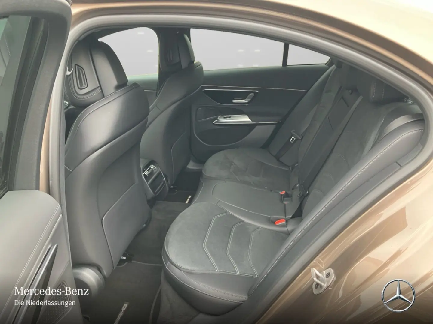 E 300 e AMG Advanced AHK NIGHT DISTR KEY 19  LED