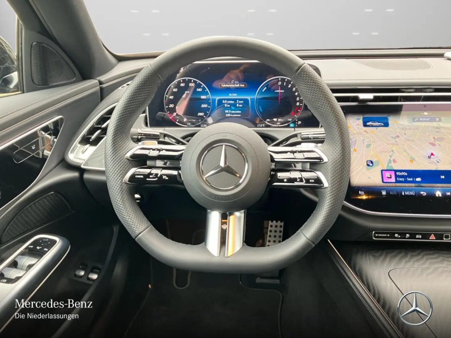 E 300 e AMG Advanced AHK NIGHT DISTR KEY 19  LED