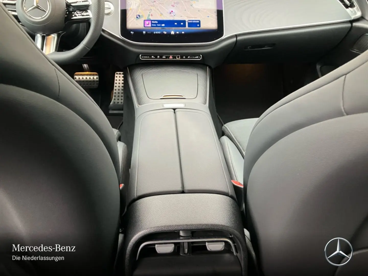 E 300 e AMG Advanced AHK NIGHT DISTR KEY 19  LED