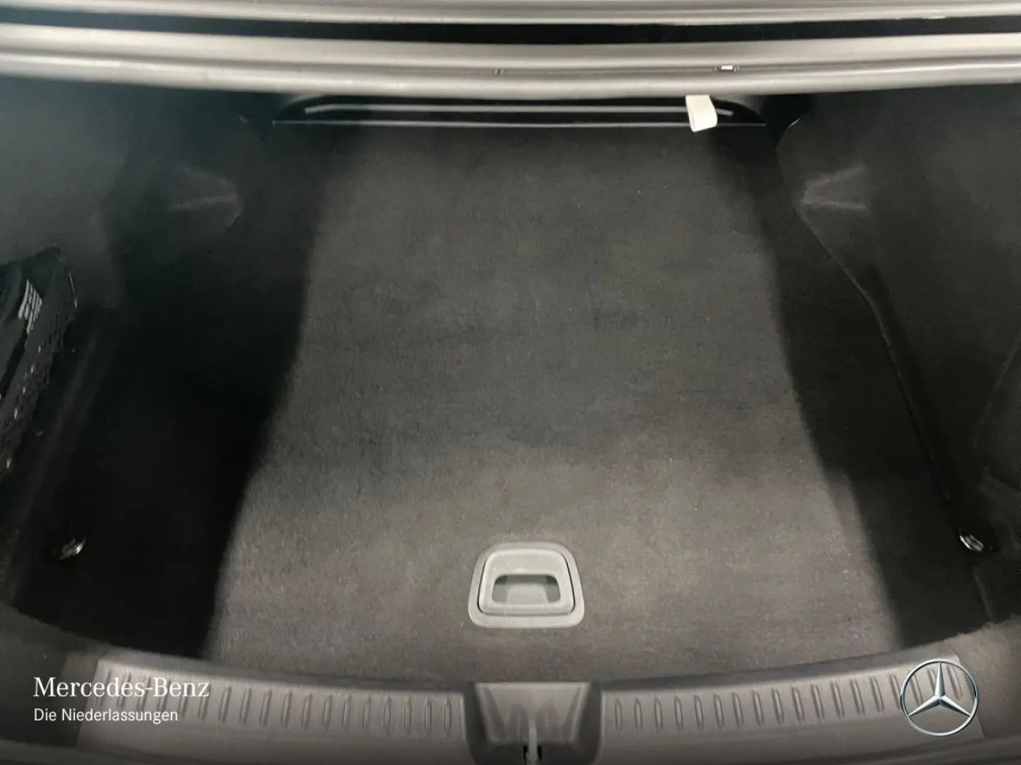 E 220 d AMG Adv. NIGHT Bur4D 20  LED DISTRONIC