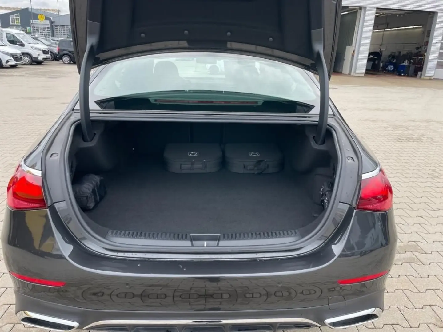 E 300 de AMG-ADV AHK LED DISTRONIC KAMERA SHZ