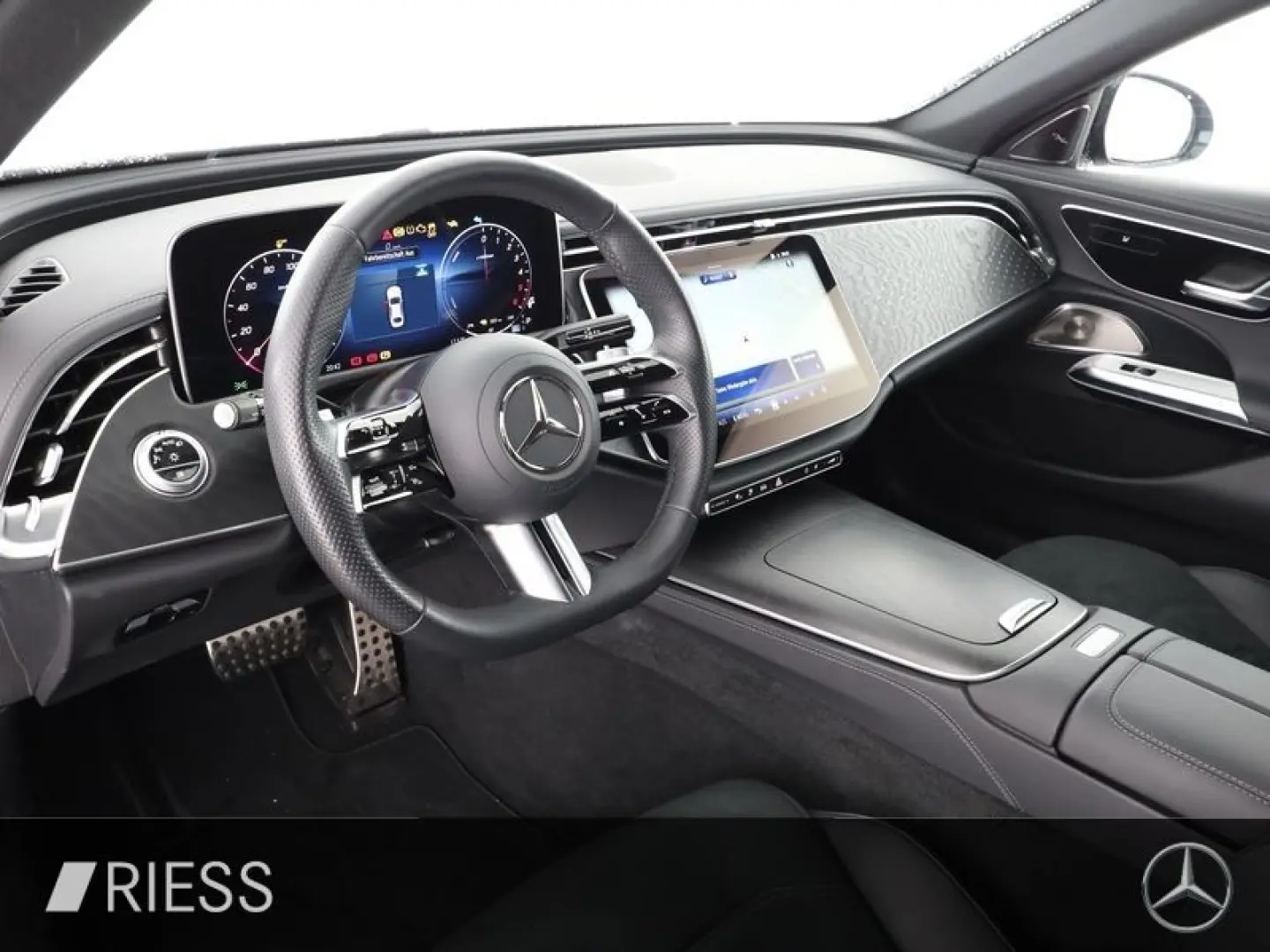 E 300 de Limo AMG Sport Night Distr LED Ambi 20'