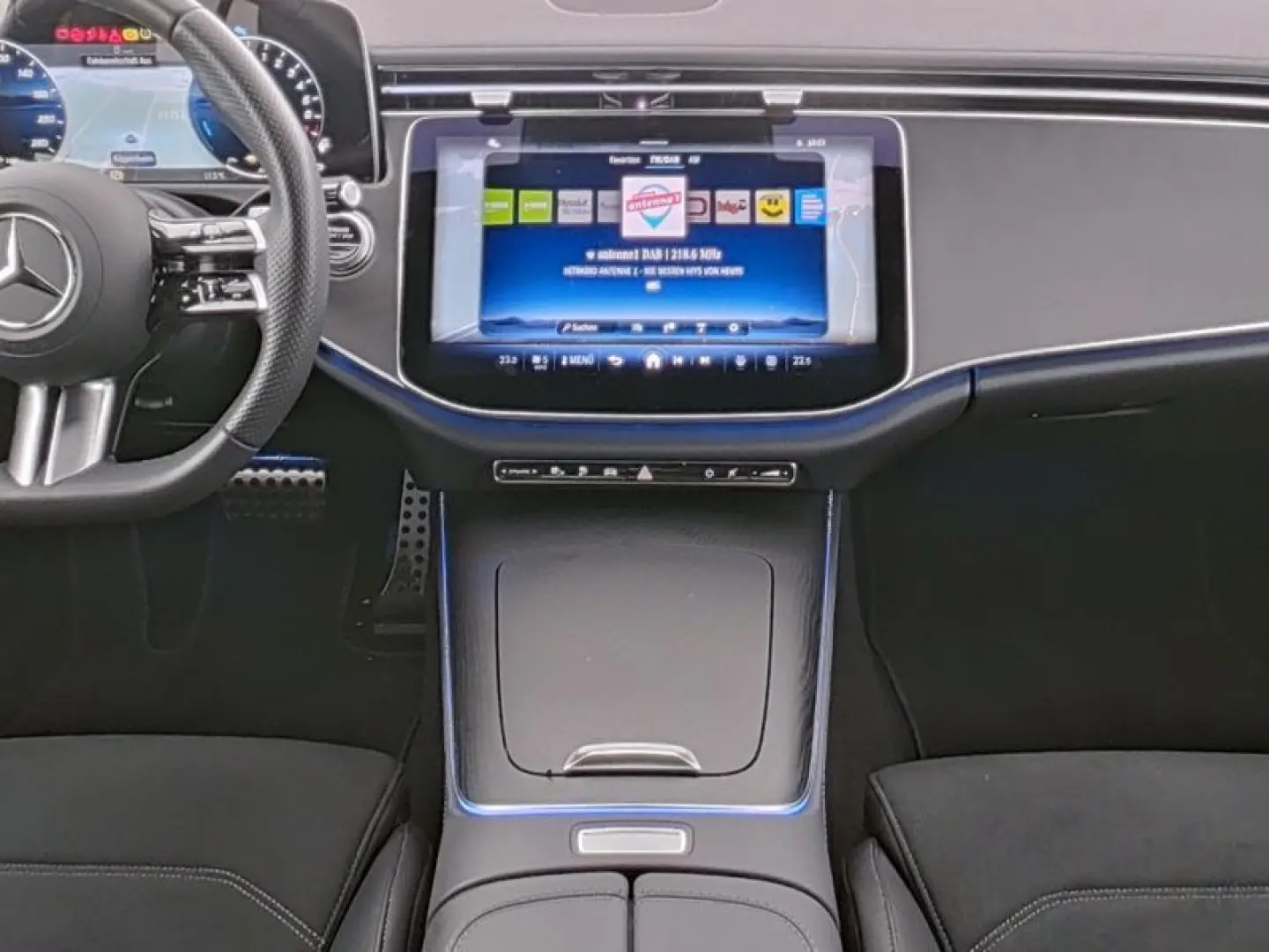 E 300 e AMG-Sport Pano Night Distr Keyl Totw 19'