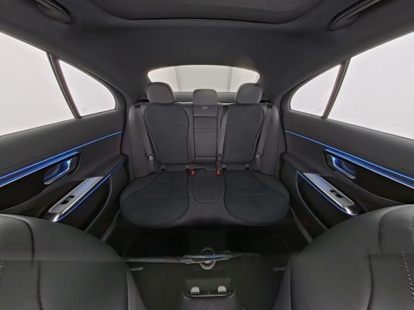 E 300 e AMG-Sport Pano Night Distr Keyl Totw 19'