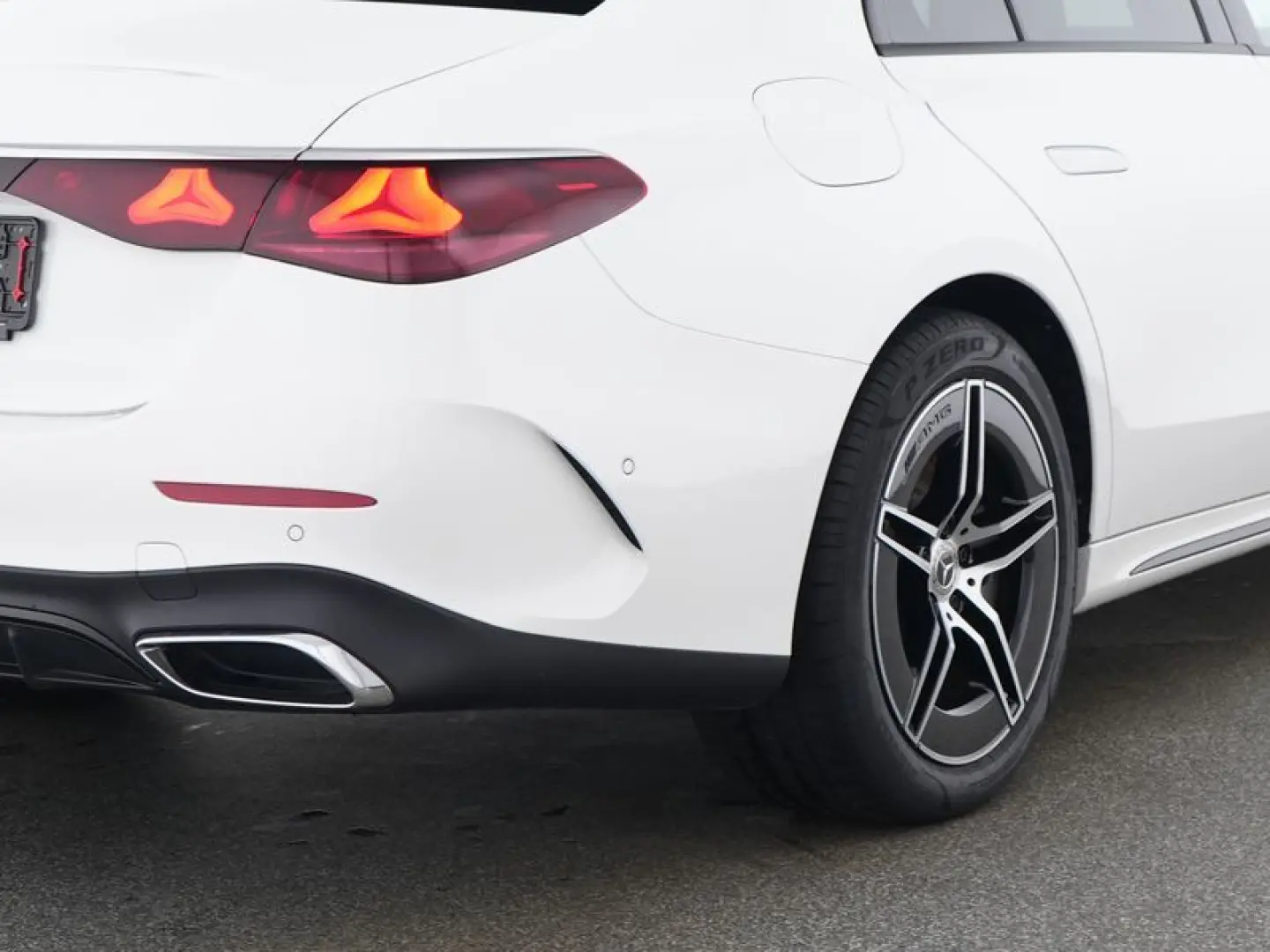 E 300 e AMG-Sport Pano Night Distr Keyl Totw 19'