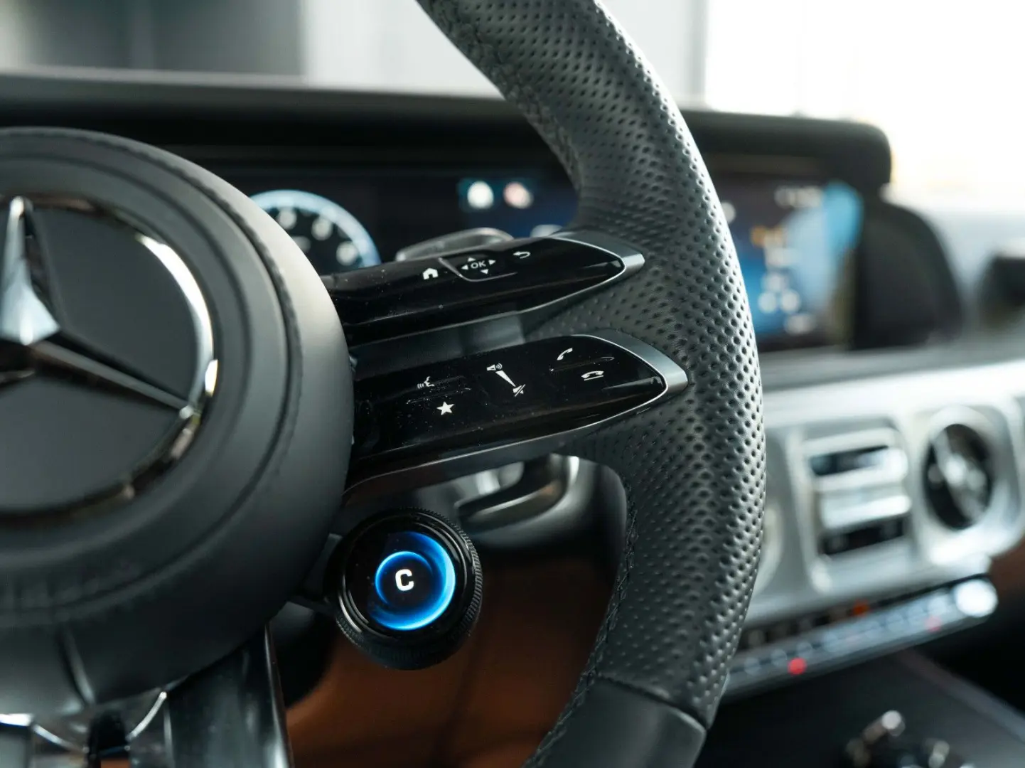 G 63 AMG  MY25 MANUFAKTUR WOODFLOOR AHK