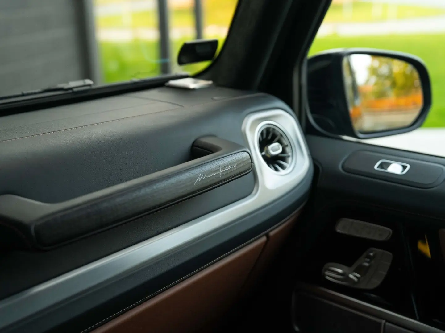G 63 AMG  MY25 MANUFAKTUR WOODFLOOR AHK