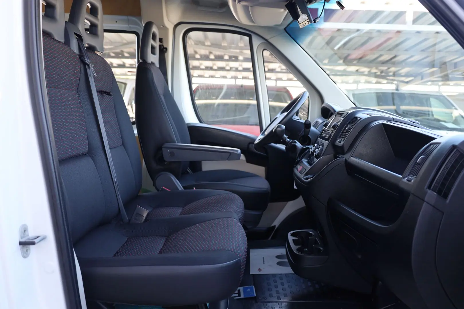 Peugeot Boxer 2.0 130 HP L2H2 cu 7 locuri