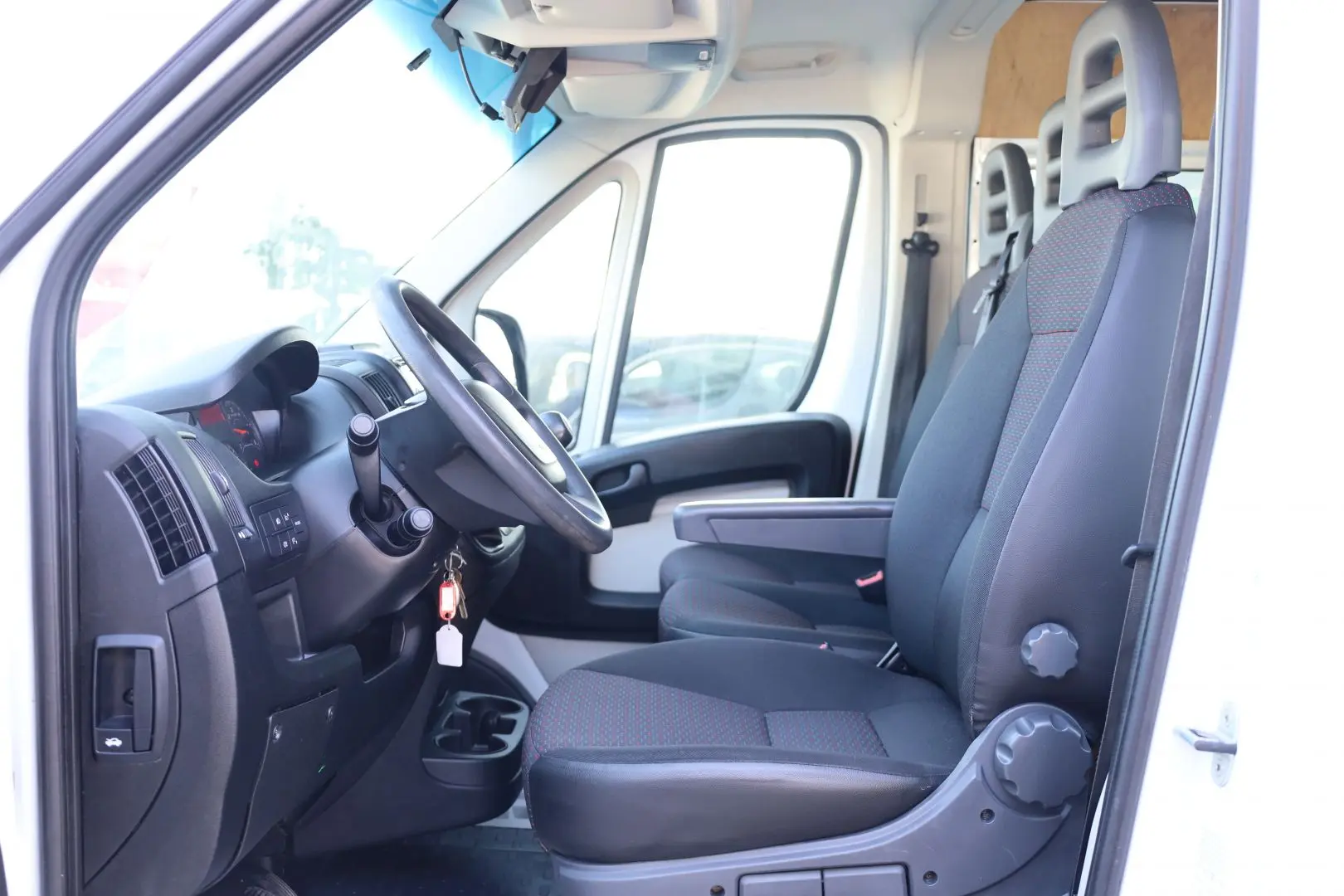 Peugeot Boxer 2.0 130 HP L2H2 cu 7 locuri