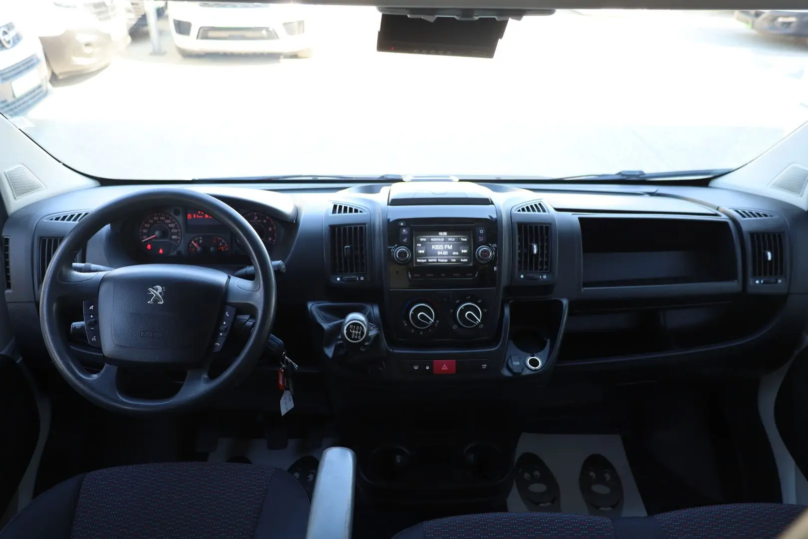 Peugeot Boxer 2.0 130 HP L2H2 cu 7 locuri