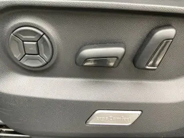 Touareg 3.0 TSI 4M R-LINE BLACK