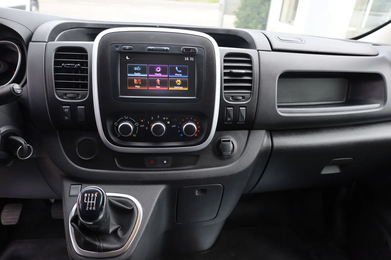 Renault Trafic L2H1 2.0D 120CP