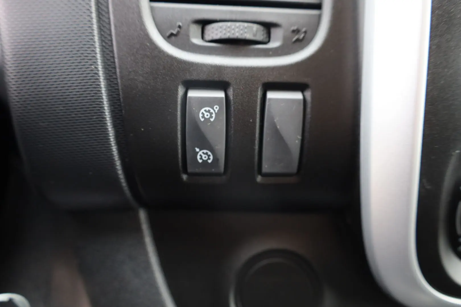 Renault Trafic L2H1 2.0D 120CP