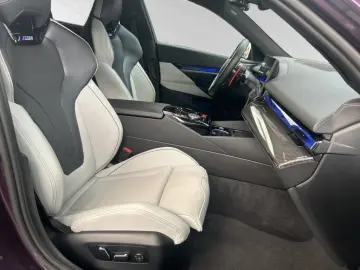 M5 Limousine  € 1.190 Zubehörbonus M Driver'sPac