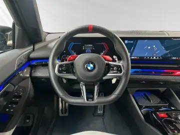 M5 Limousine  € 1.190 Zubehörbonus M Driver'sPac