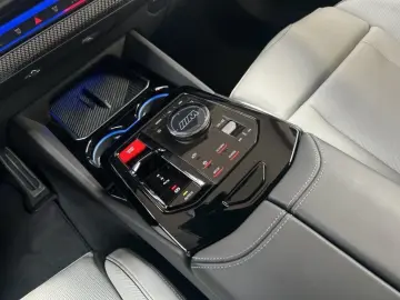 M5 Limousine  € 1.190 Zubehörbonus M Driver'sPac