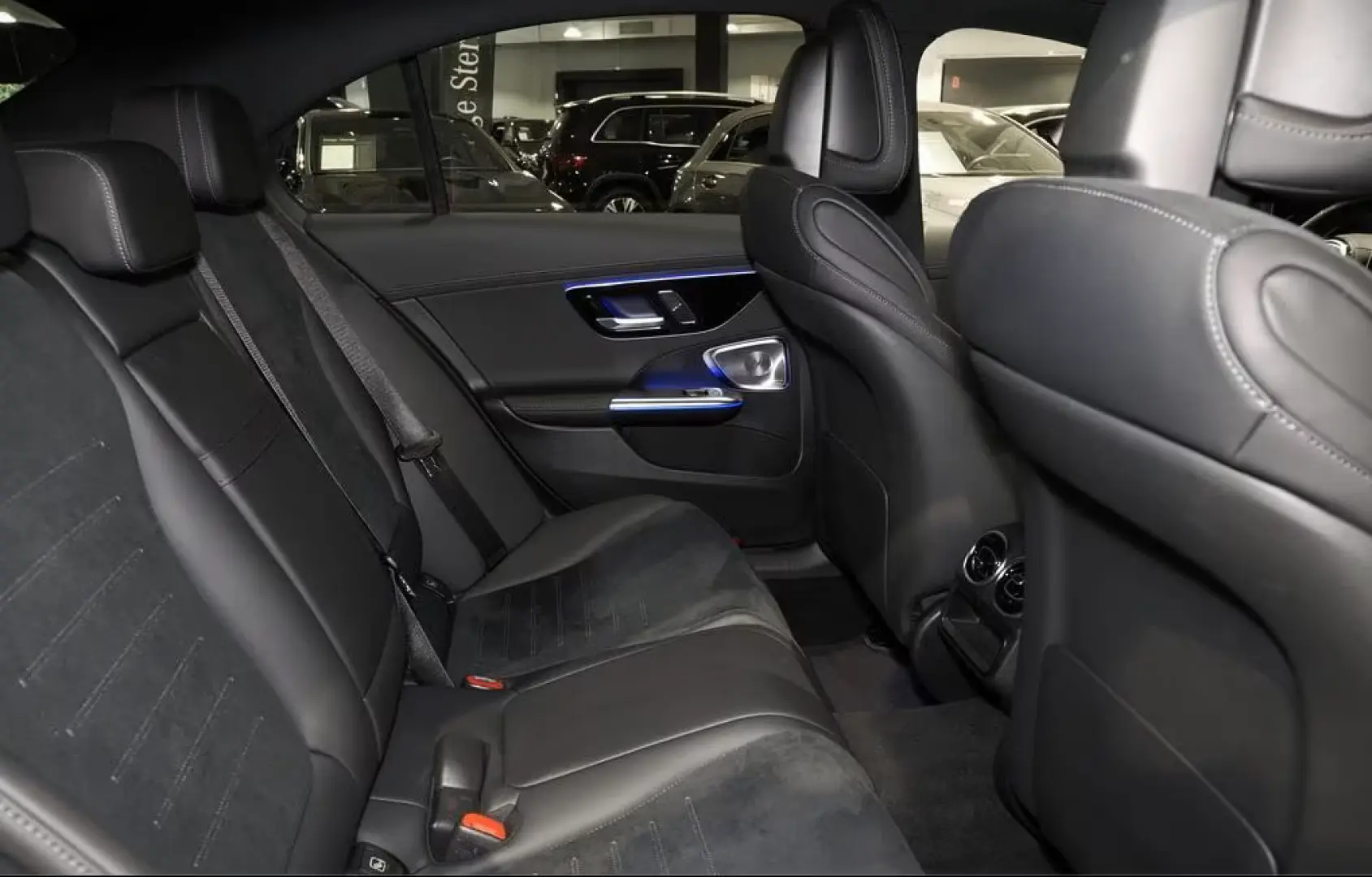 Mercedes-Benz C 180 EDIȚIE AMG NIGHT BURMESTER 360