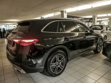 GLC 200 4M   AMG SPUR PANO AHK KAMERA PDC SHZ