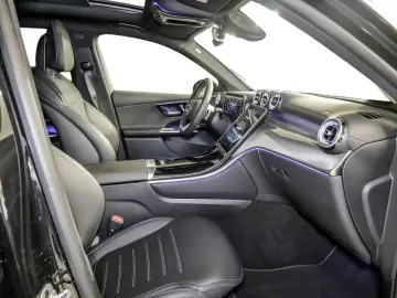 GLC 200 4M   AMG SPUR PANO AHK KAMERA PDC SHZ