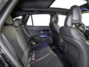 GLC 200 4M   AMG SPUR PANO AHK KAMERA PDC SHZ