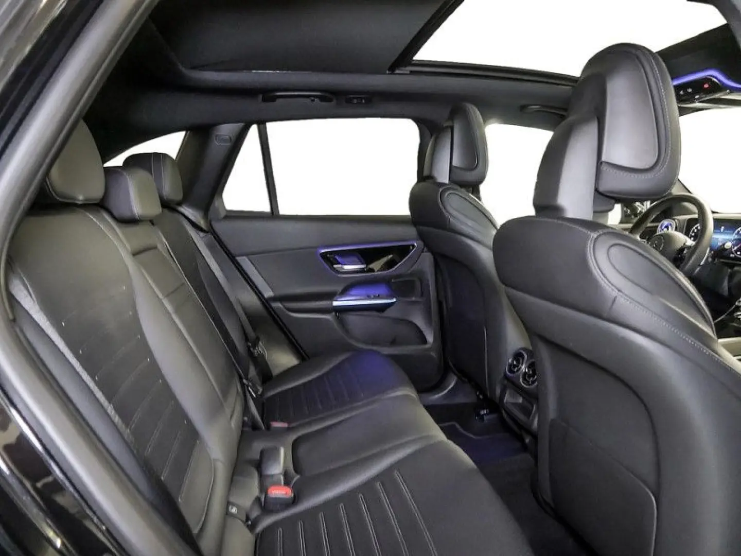 GLC 200 4M   AMG SPUR PANO AHK KAMERA PDC SHZ