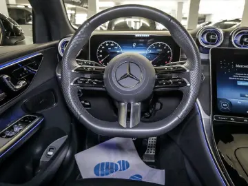 GLC 200 4M   AMG SPUR PANO AHK KAMERA PDC SHZ