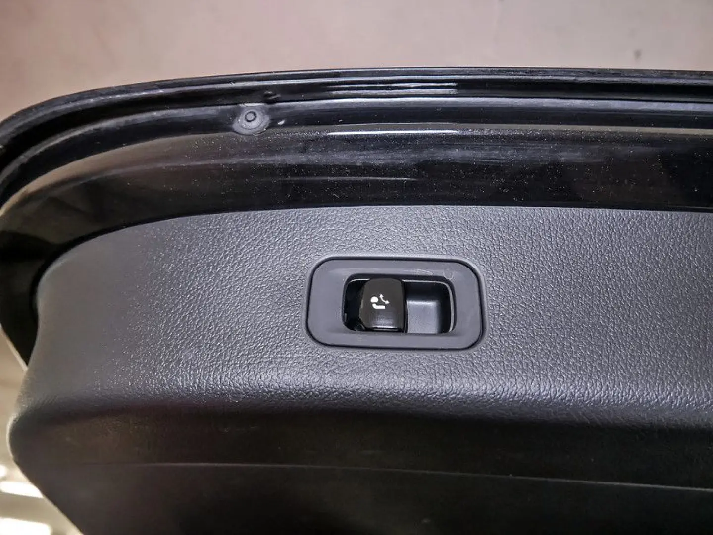 GLC 200 4M   AMG SPUR PANO AHK KAMERA PDC SHZ