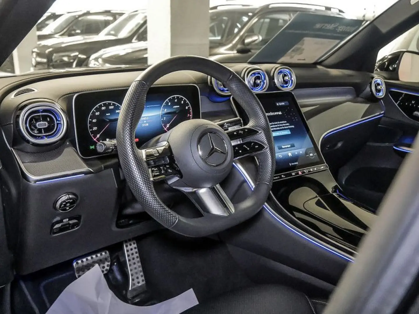 GLC 200 4M   AMG SPUR PANO AHK KAMERA PDC SHZ