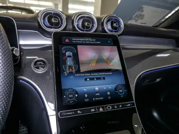 GLC 200 4M   AMG SPUR PANO AHK KAMERA PDC SHZ