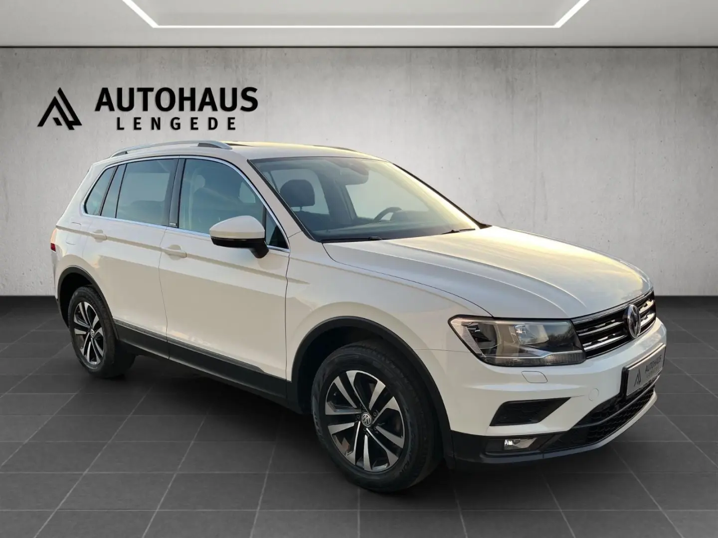 Tiguan 2.0 TDI DSG 4M  PANO  AHK  DIGITAL  17 LM