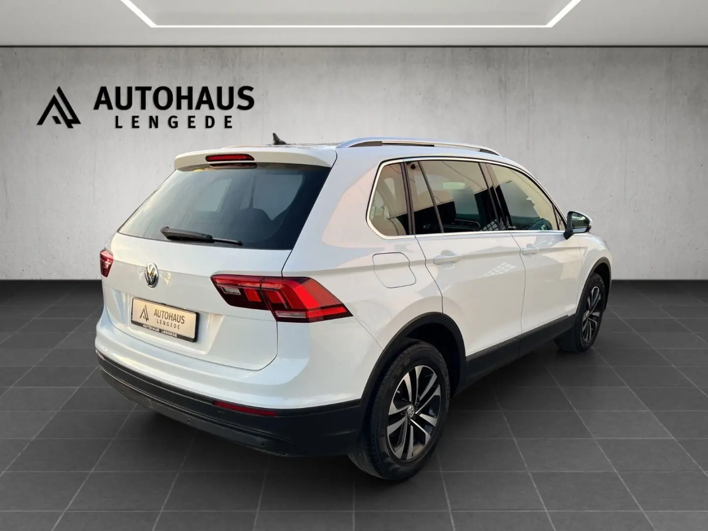 Tiguan 2.0 TDI DSG 4M  PANO  AHK  DIGITAL  17 LM