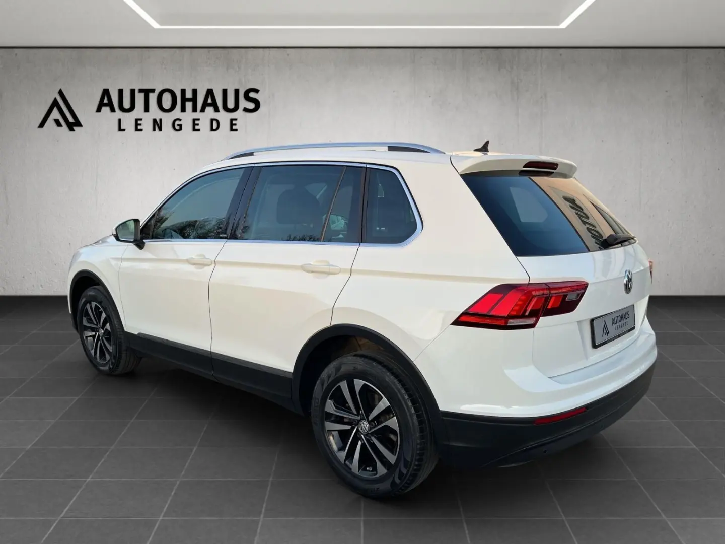 Tiguan 2.0 TDI DSG 4M  PANO  AHK  DIGITAL  17 LM