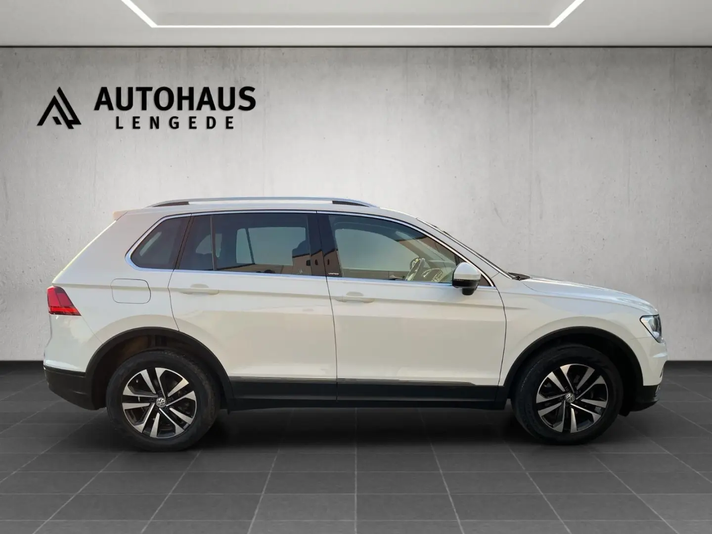 Tiguan 2.0 TDI DSG 4M  PANO  AHK  DIGITAL  17 LM