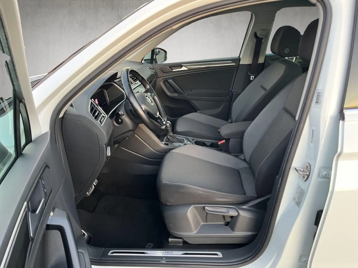 Tiguan 2.0 TDI DSG 4M  PANO  AHK  DIGITAL  17 LM